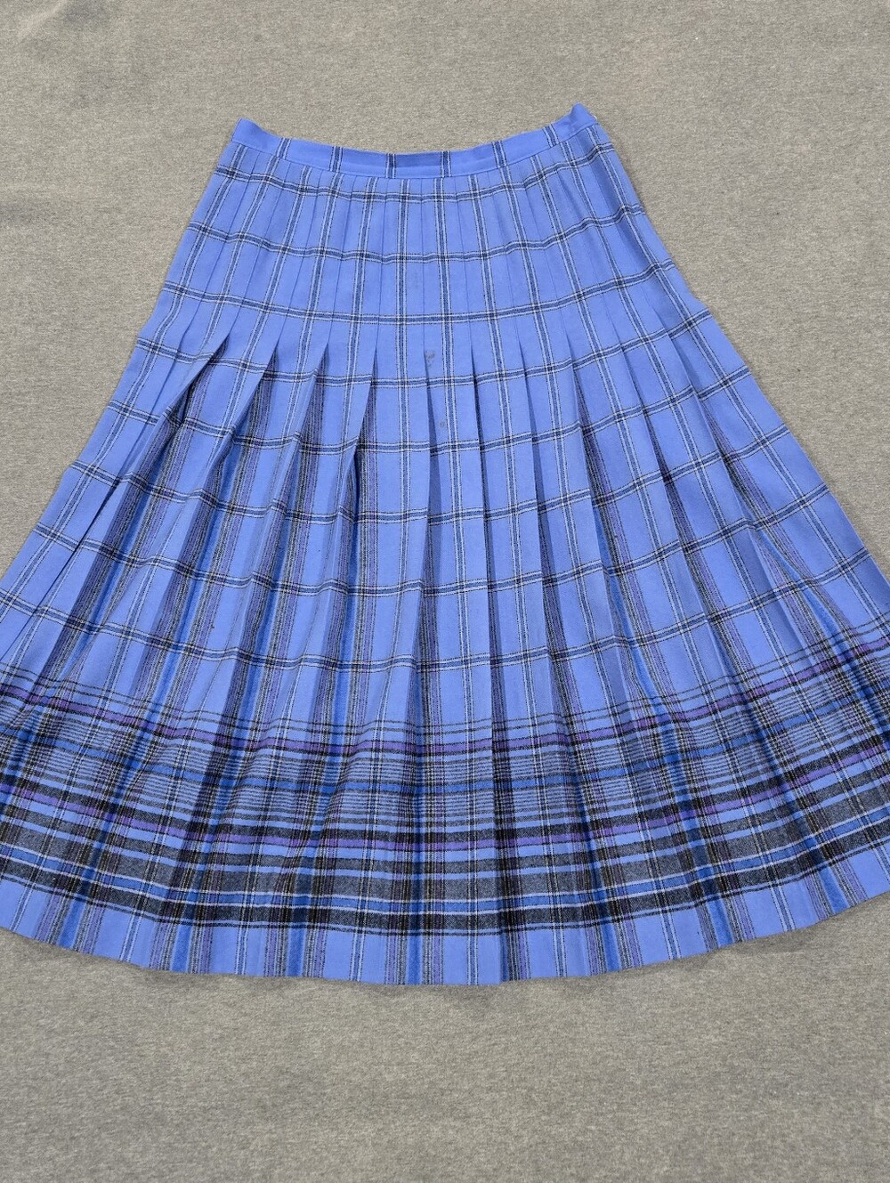 Vintage Pendleton 100% Wool Pleated Skirt Blue Plaid Size 14 USA Midi Classic
